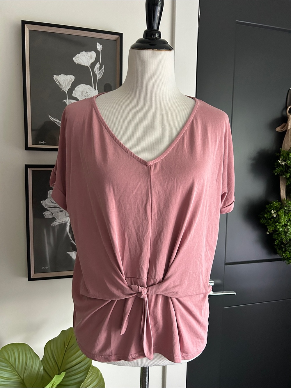 🌸 L short sleeve buttery soft V-Neck Tie-Front Top in Dusty Rose